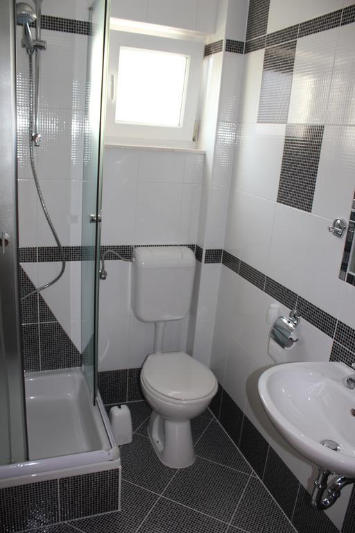 Apartments 4 Dolphins Rogoznica  Bilik gambar