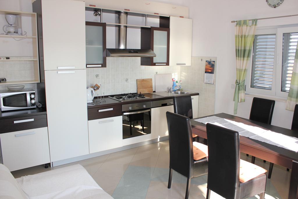 Apartments 4 Dolphins Rogoznica  Bilik gambar